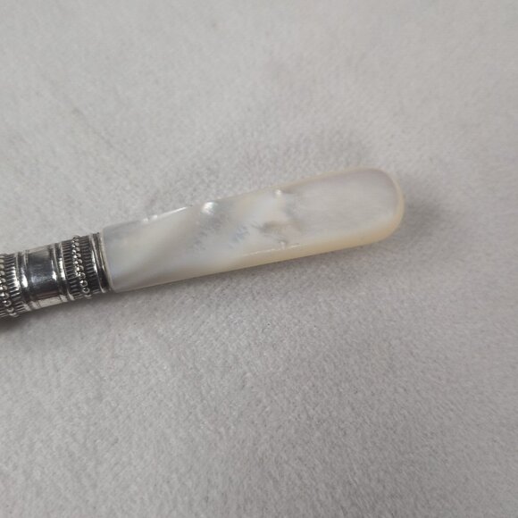 Vintage Mother Of Pearl Handle 6" Fancy Fish Butter Knife Unmarked - Picture 5 of 10